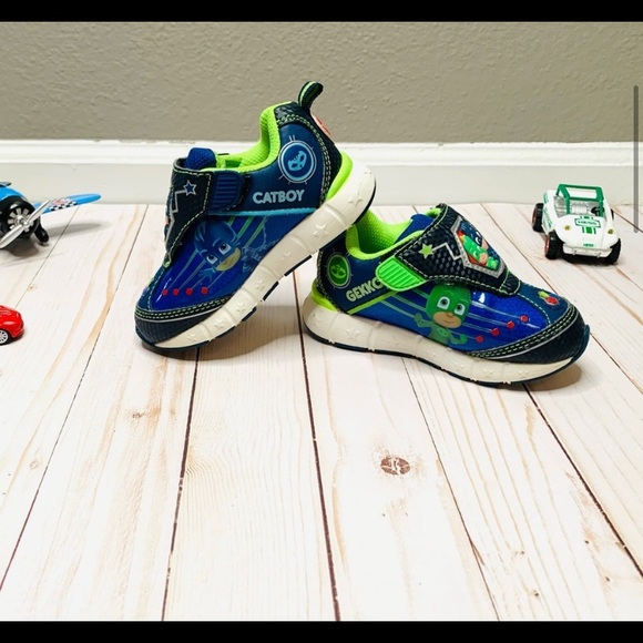 PJ Mask Light Up Sneakers 👟 and Slipper Bundle - Picture 6 of 9